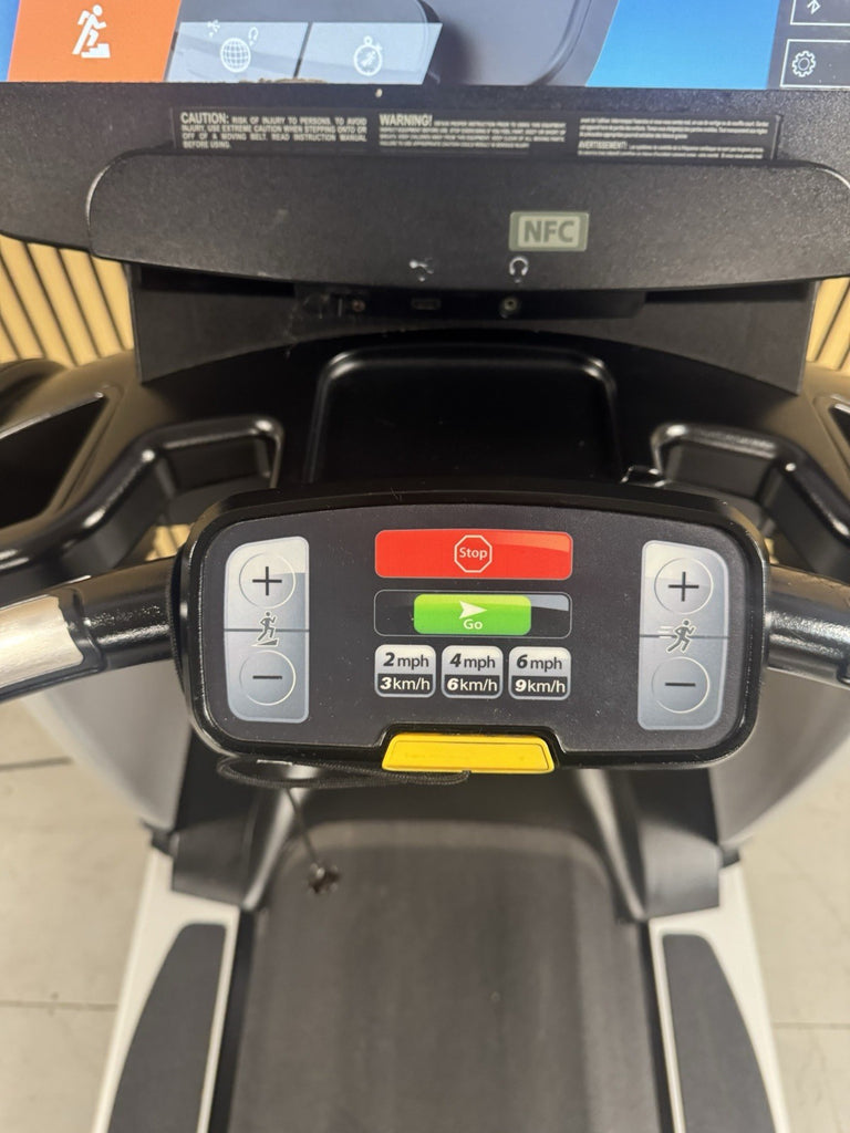 Life Fitness 95T Discover Treadmill With SE3HD Console