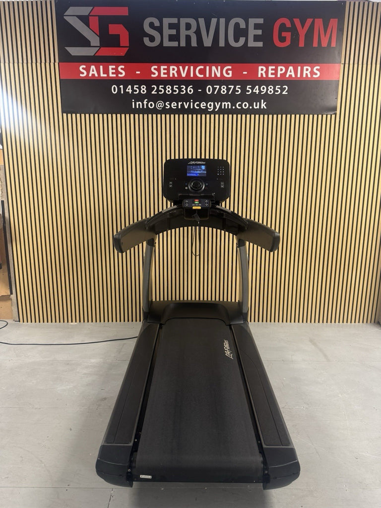 Life Fitness 95T Treadmill With Explore Console