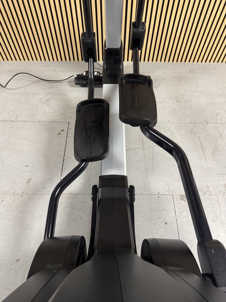 Life Fitness 95X Discover Cross Trainer With SE Console