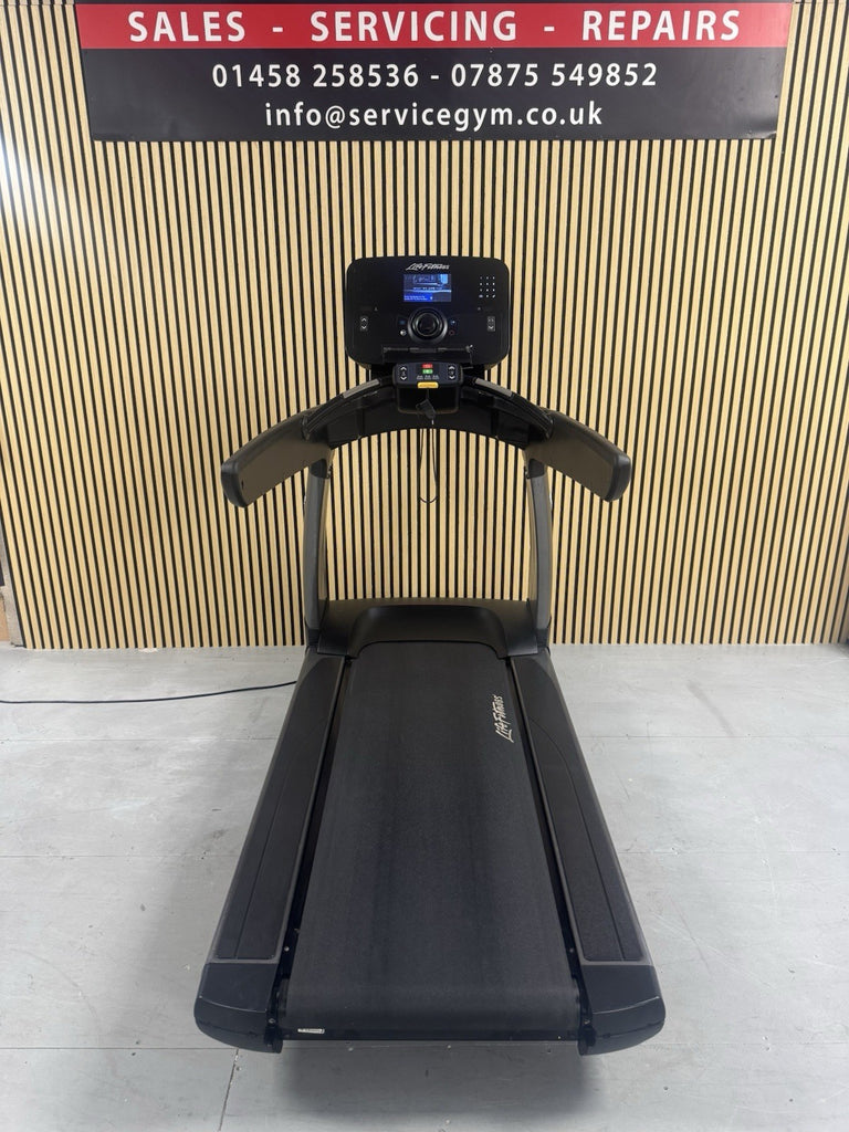 Life Fitness 95T Treadmill With Explore Console