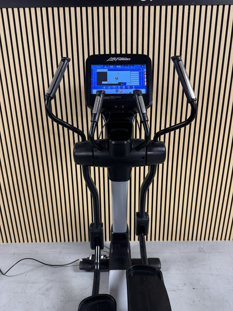 Life Fitness 95X Discover Cross Trainer With SE Console