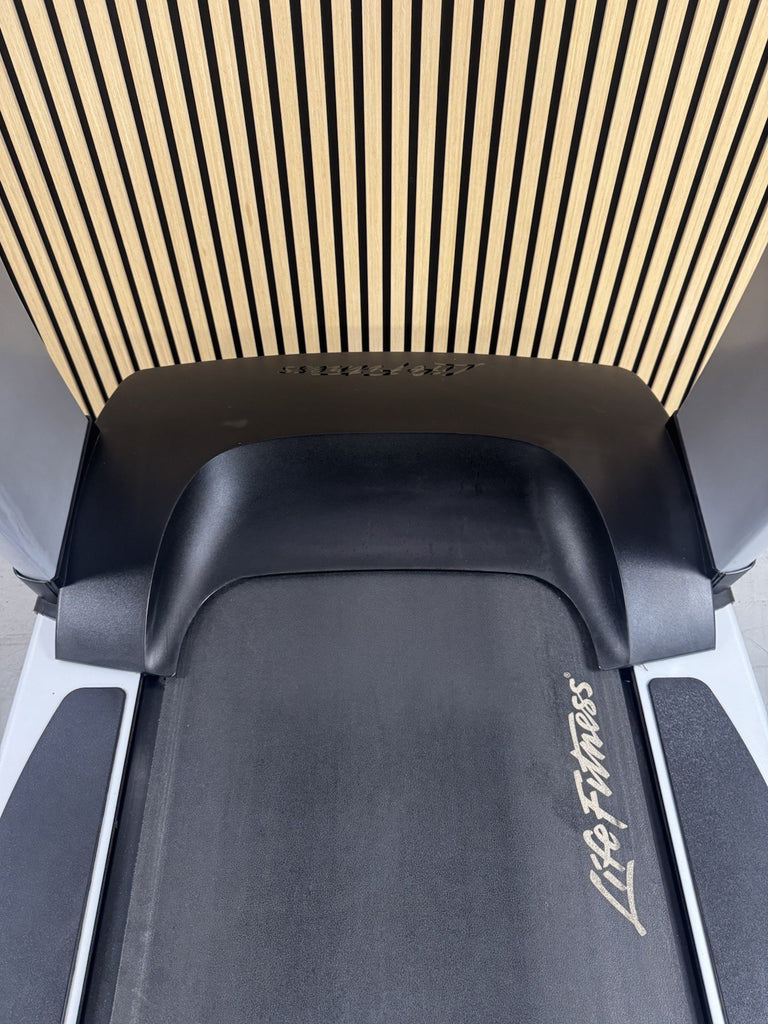 Life Fitness 95T Discover Treadmill With SE Console