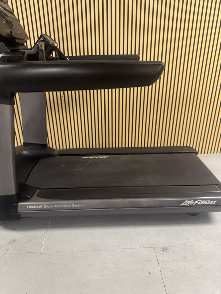 Life Fitness 95T Treadmill With Explore Console