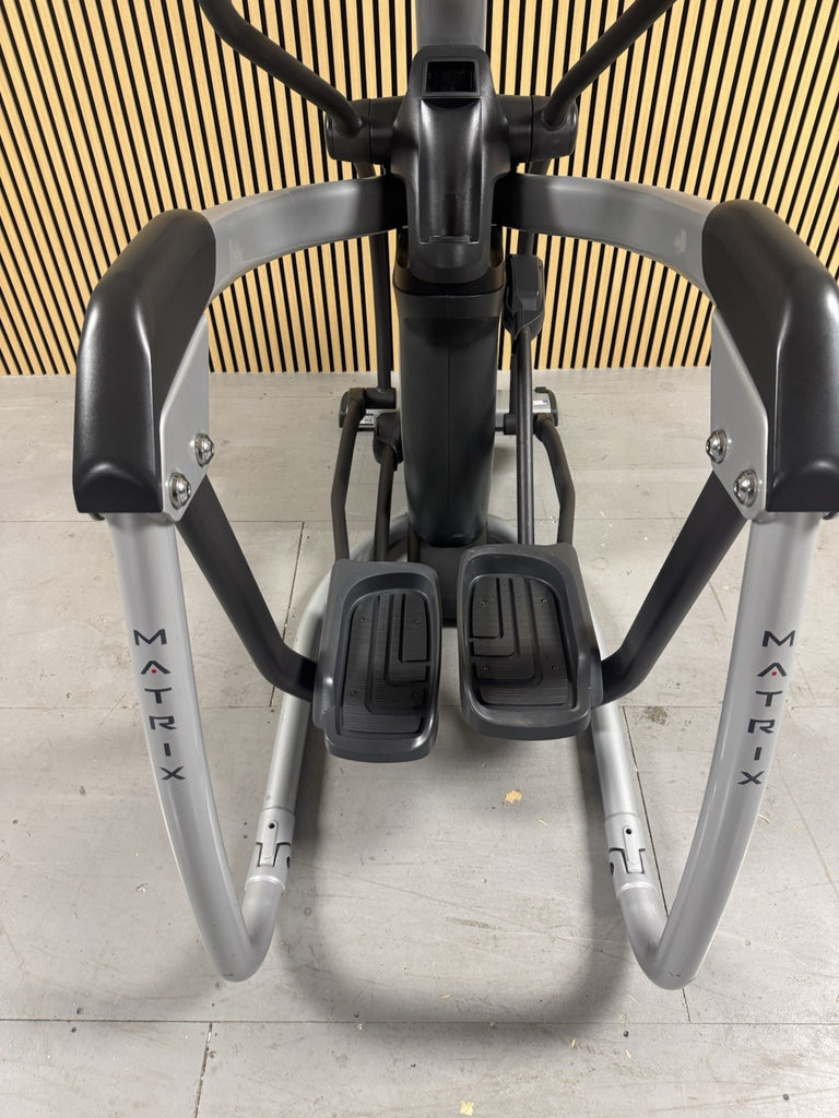 Matrix E7xi Elliptical Cross Trainer