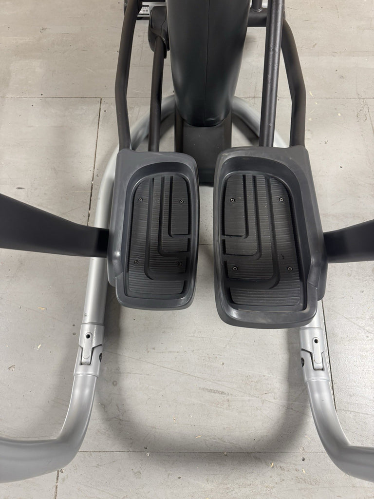 Matrix E7xi Elliptical Cross Trainer