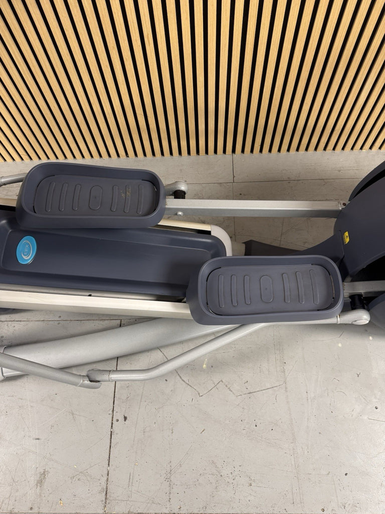 Precor EFX 885 Cross Trainer With P82 Console