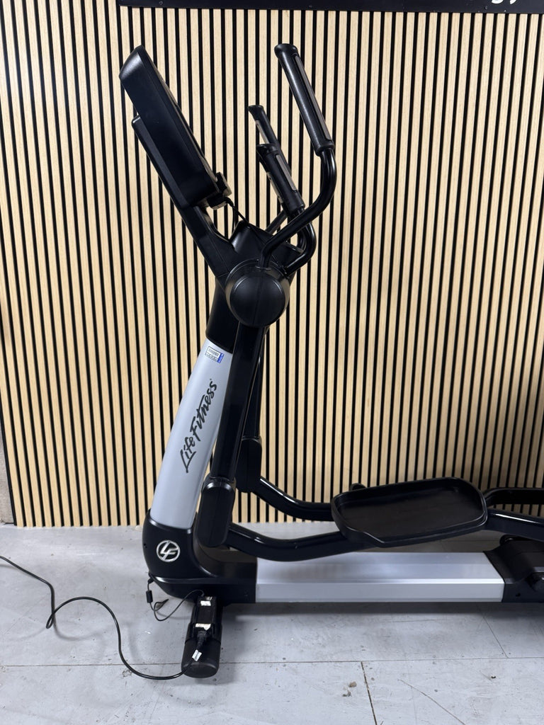 Life Fitness 95X Discover Cross Trainer With SE Console
