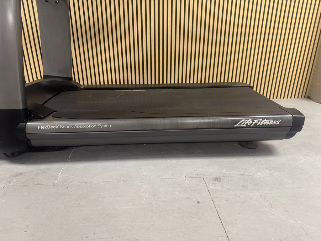 Life Fitness 95T Treadmill With Explore Console