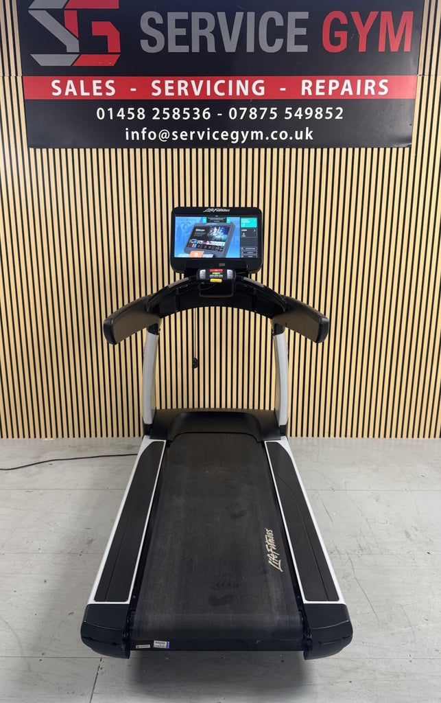 Life Fitness 95T Discover Treadmill With SE3HD Console