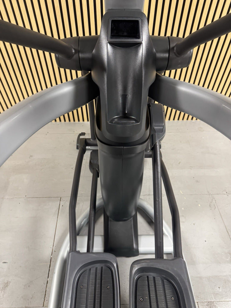 Matrix E7xi Elliptical Cross Trainer