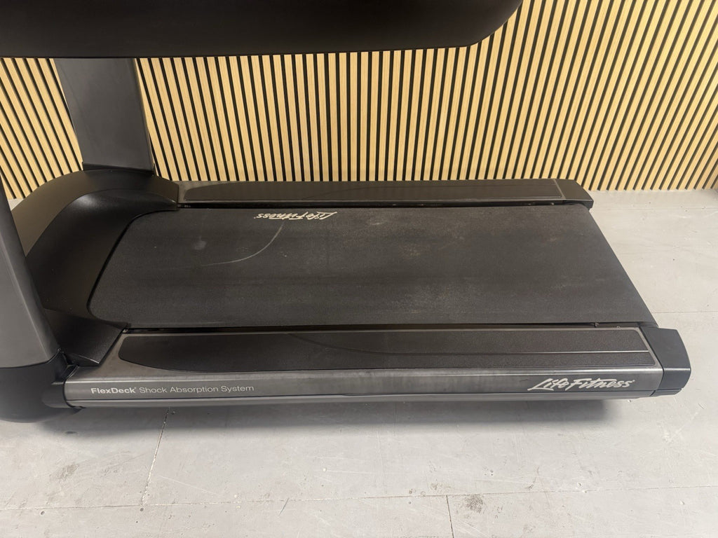 Life Fitness 95T Treadmill With Explore Console