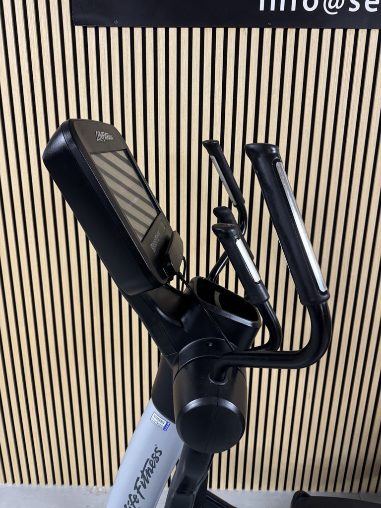 Life Fitness 95X Discover Cross Trainer With SE Console