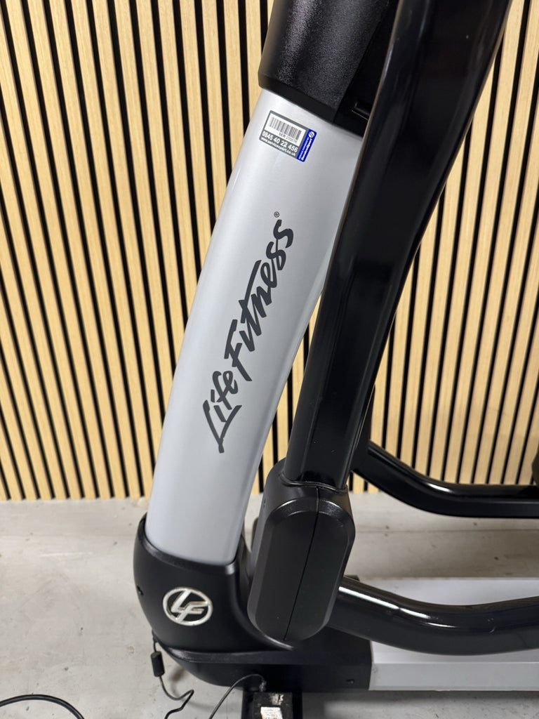 Life Fitness 95X Discover Cross Trainer With SE Console