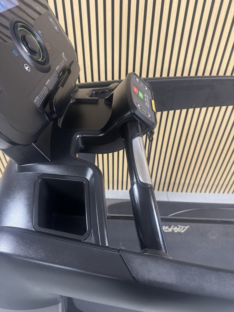 Life Fitness 95T Treadmill With Explore Console