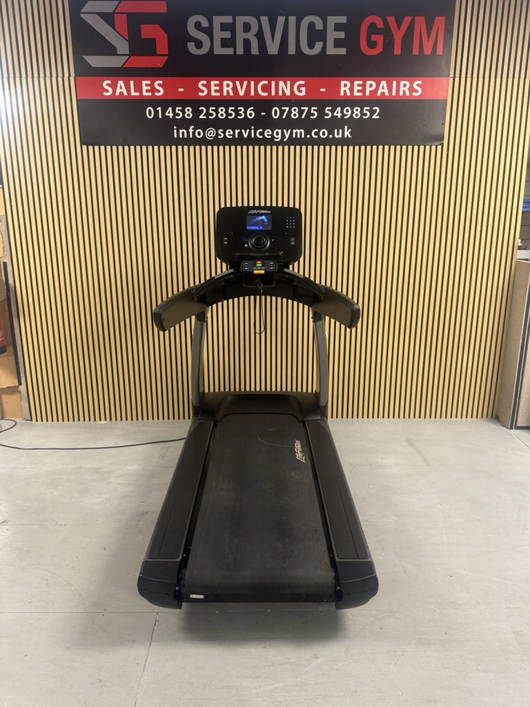 Life Fitness 95T Treadmill With Explore Console