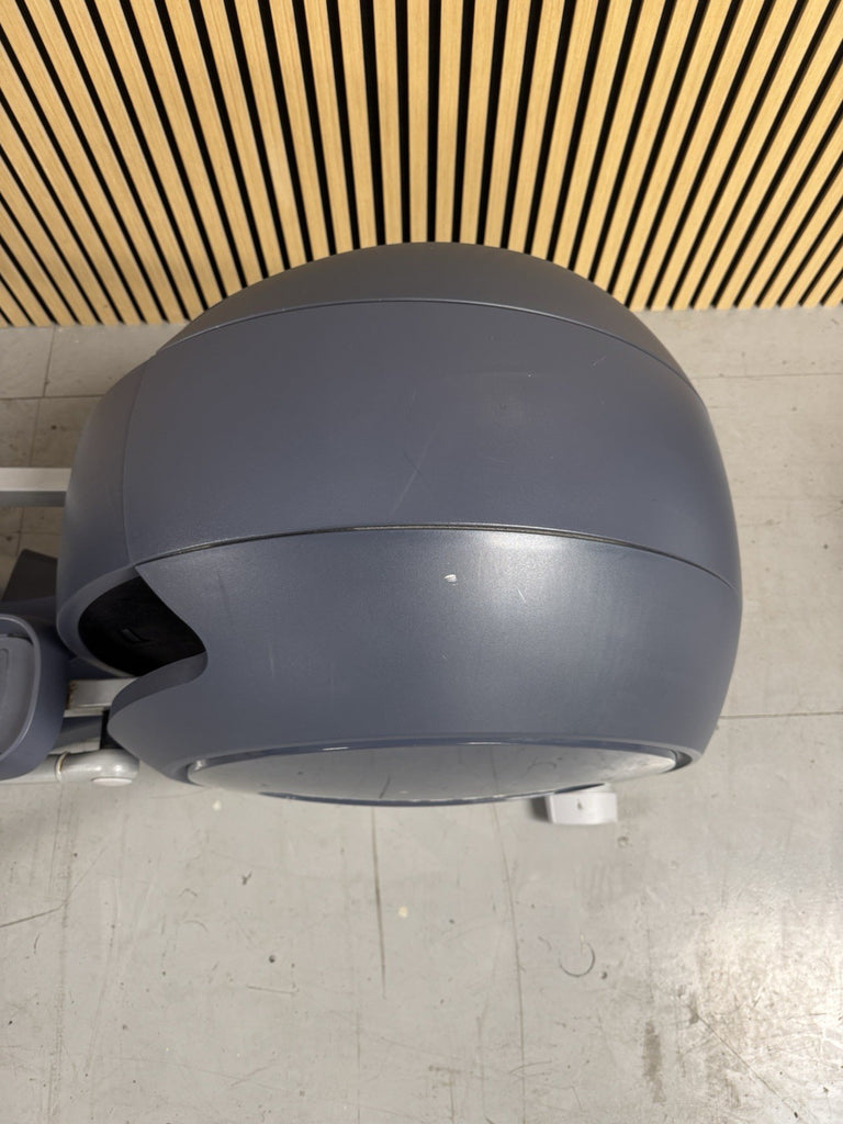 Precor EFX 885 Cross Trainer With P82 Console